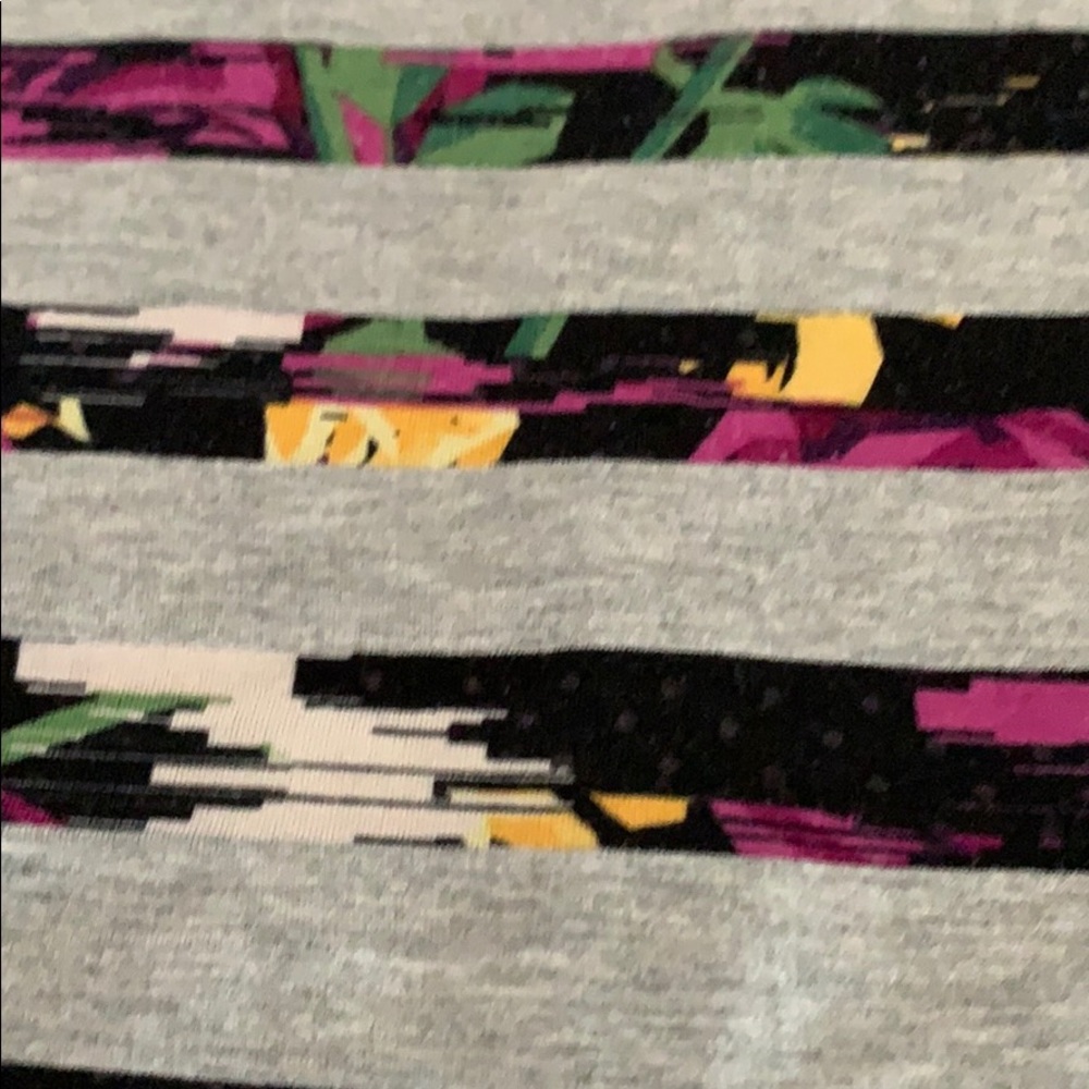 Lularoe Tee - Picture 2 of 5